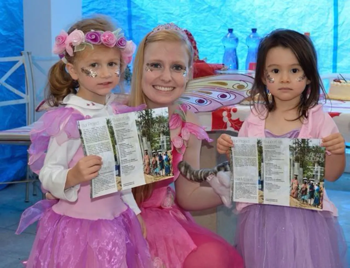 Una festa di compleanno si trasforma in evento a favore dei bambini indiani